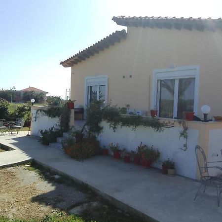 Studios Στουσ Πυργουσ Θερμησ Mytilíni Esterno foto