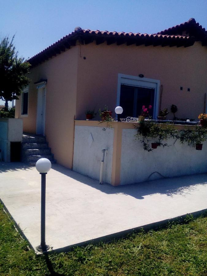 Studios Στουσ Πυργουσ Θερμησ Mytilíni Esterno foto