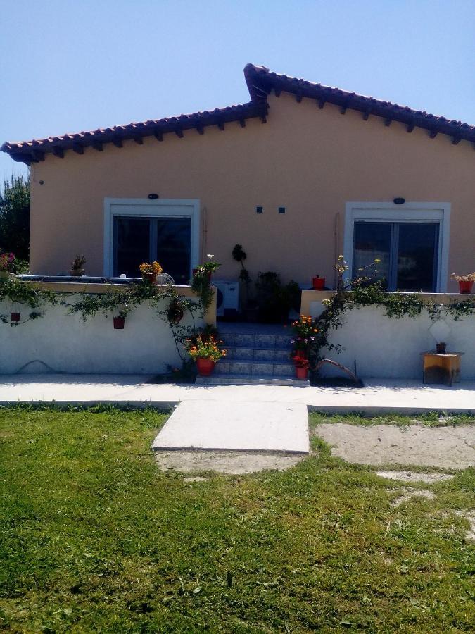 Studios Στουσ Πυργουσ Θερμησ Mytilíni Esterno foto