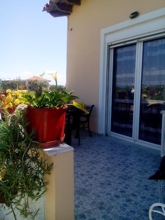 Studios Στουσ Πυργουσ Θερμησ Mytilíni Esterno foto