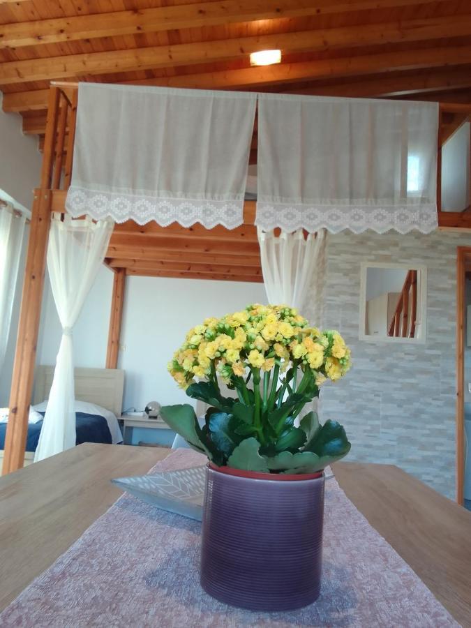 Studios Στουσ Πυργουσ Θερμησ Mytilíni Esterno foto