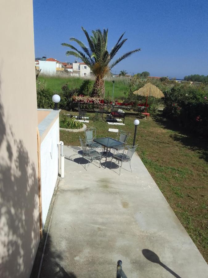 Studios Στουσ Πυργουσ Θερμησ Mytilíni Esterno foto