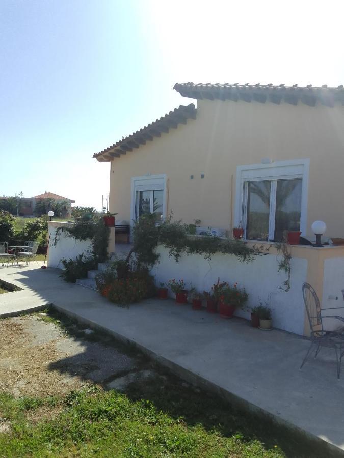 Studios Στουσ Πυργουσ Θερμησ Mytilíni Esterno foto