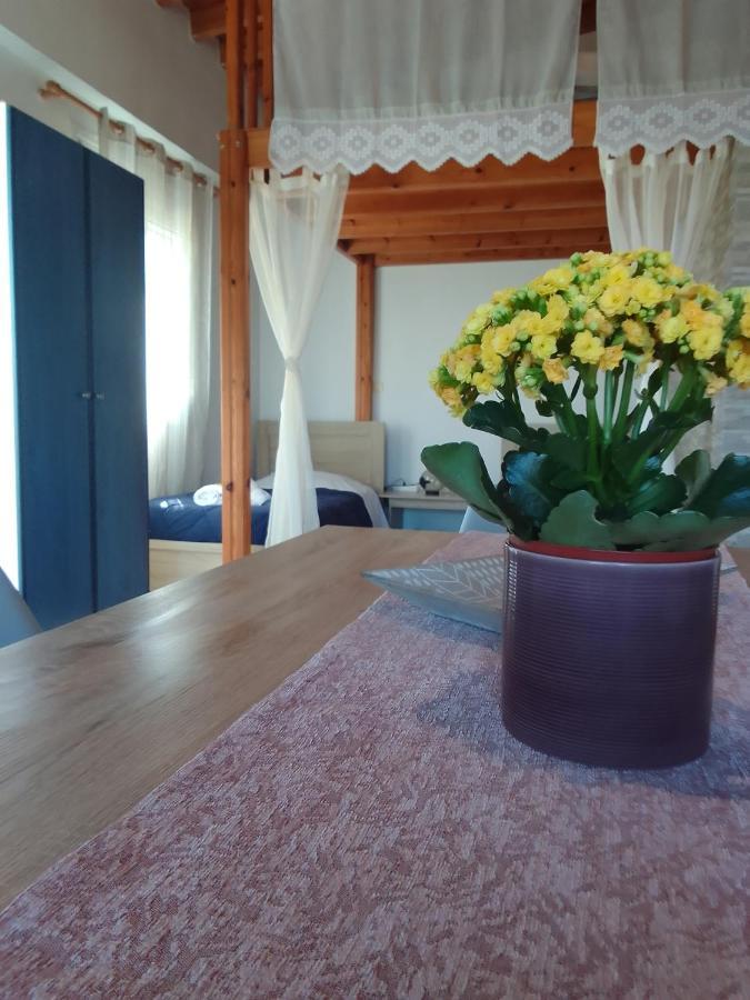 Studios Στουσ Πυργουσ Θερμησ Mytilíni Esterno foto