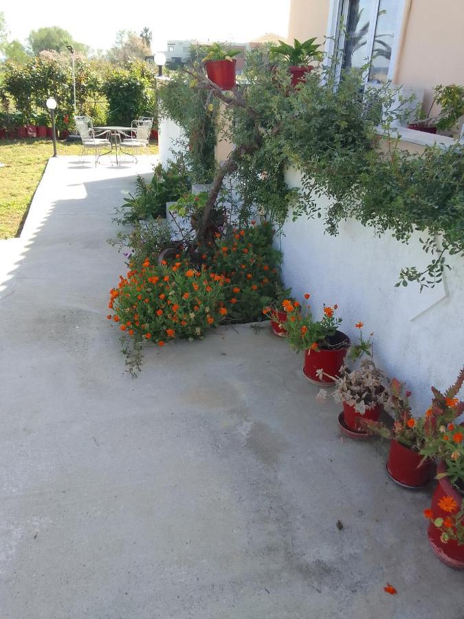 Studios Στουσ Πυργουσ Θερμησ Mytilíni Esterno foto