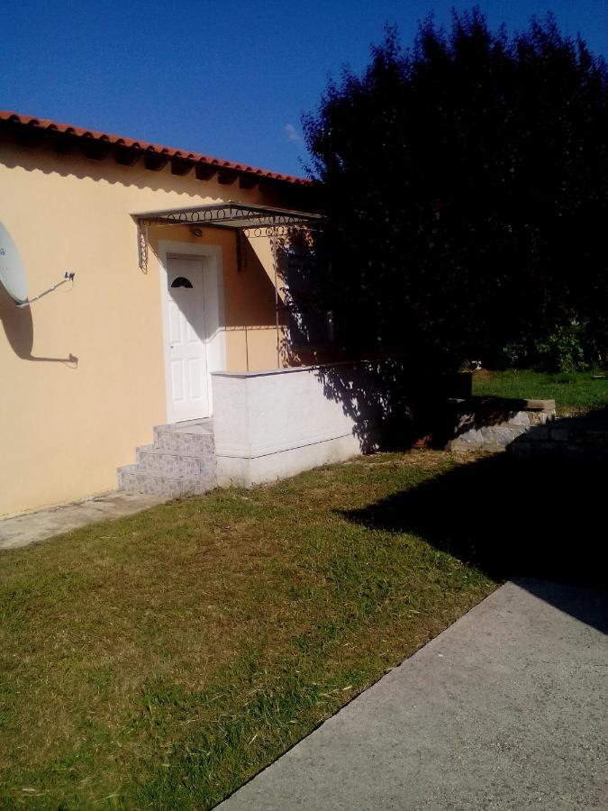 Studios Στουσ Πυργουσ Θερμησ Mytilíni Esterno foto